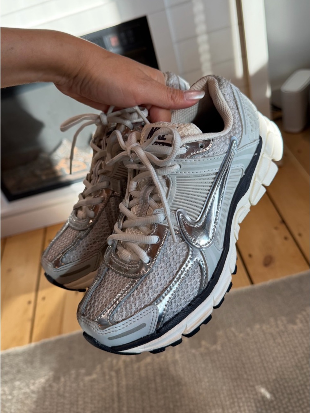 Women's Nike Zoom Vomero 5 in 6.5